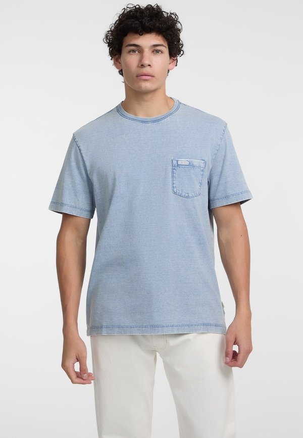 BRUSTTASCHE - T-Shirt print - himmelblau