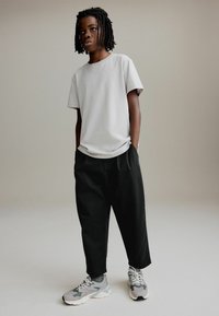Next - BALLOON FIT - REGULAR FIT - Kelnės - black Miniatiūros vaizdas 1