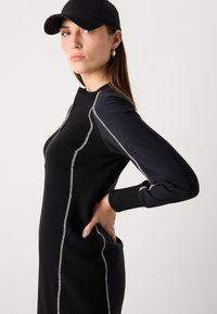 Marc Cain Kampsunkleit - black