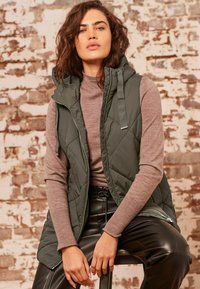 Next Väst - khaki green