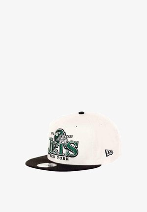 Weiße und schwarze Snapback-Cap mit aufgesticktem "JETS"-Logo in Grün und Schwarz sowie einem Detail des Teamhelms und kontrastierender Schirm.