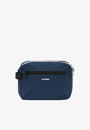 Borsetta rettangolare blu navy con tasca frontale con cerniera nera, cerniera argento sulla parte superiore, linguetta di tessuto nera e patch con logo K-Way al centro davanti.