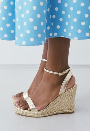 Next, REGULAR FIT - FOREVER COMFORT® HIGH WEDGE . - Espadrilles - new gold-coloured
