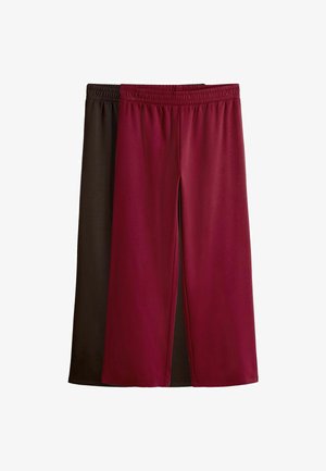 Zwei Paare hochgeschnittene Hosen: eine in Burgunderrot und eine in Schwarz. Hergestellt aus glattem Stoff mit elastischen Taillenbünden. Keine sichtbaren Muster oder Akzente.