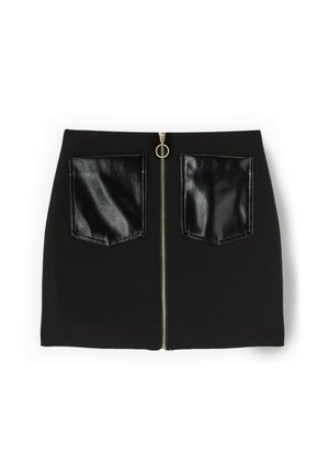 Gonna nera con zip frontale, dotata di tasche applicate in finta pelle nera lucida. Presenta un cursore rotondo e un design aderente. Tessuto dalla superficie liscia.