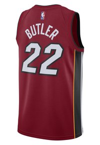 Maglietta da basket rossa senza maniche. Presenta il nome bianco "BUTLER" e il numero "22" in grassetto, con accenti laterali neri e dorati.