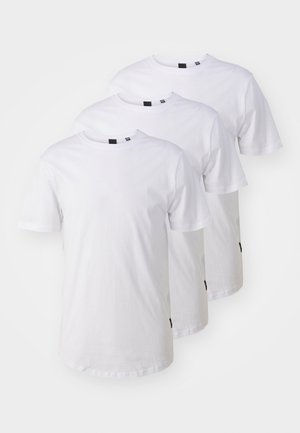 Drie eenvoudige witte katoenen t-shirts met korte mouwen, ronde hals en zwarte labels aan de onderrand. Klassieke pasvorm en gladde textuur.