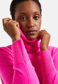 Monoprix COL ROULÉ - Pullover - fluo rose