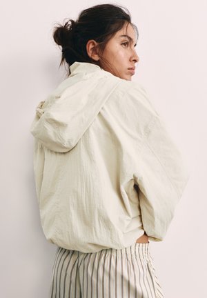 PULL&BEAR, LIGHTWEIGHT HOODED - JACKET - Veste légère - sand