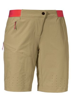 Herren Shorts aus tanfarbenem Stoff mit einem atmungsaktiven Design. Ausgestattet mit einem leuchtend roten Bund, Reißverschlusstaschen und perforierten Akzenten zur Belüftung.