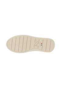 Beige schoenzool met horizontale groeven, NG-logo, maat 37 en "Made in Italy" tekst met Italiaanse vlag.