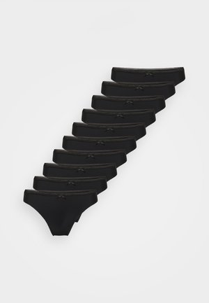 Negen zwarte bikinis voor vrouwen met kantafwerking en kleine strikken, netjes gestapeld op een witte achtergrond.