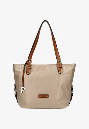 Beige totebag met bruine leren handvatten, zilveren "P" bedel en klein rechthoekig merklogo "Picard" aan de voorkant in het midden.