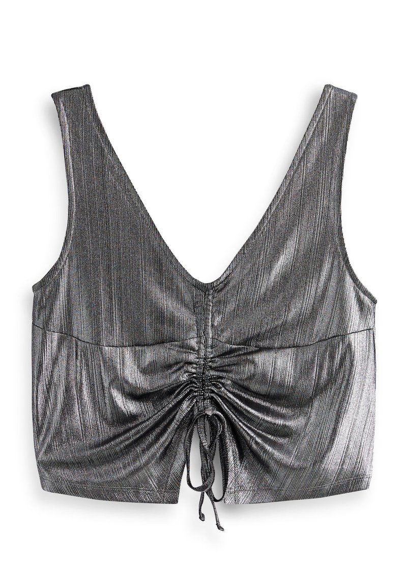 Metalen zilveren crop top met een diepe V-hals en een verstelbaar ookdetail aan de achterkant. Gladde textuur met een geribbelpatroon door het hele artikel.