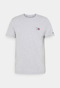 Šedé bavlněné tričko s krátkým rukávem, které má na hrudi malé vyšívané logo "TOMMY JEANS" v červené a modré barvě. Minimalistický design.