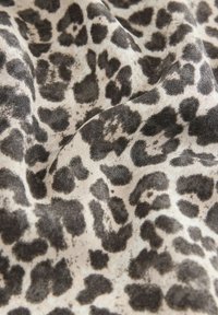 REGULAR FIT - SHORT SLEEVE OVERHEAD - Apdrukāts T-krekls - animal print