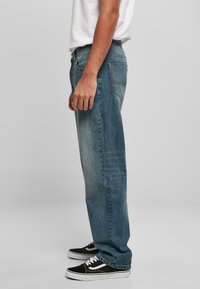 Urban Classics Vaqueros boyfriend - sand destroyed washed