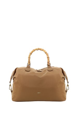 Braune Nylon-Tasche mit Bambusgriffen, goldfarbener Hardware und einem Reißverschluss oben. Mit Logodetail auf der Vorderseite und runder Form.