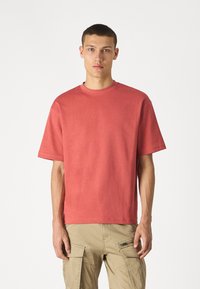 Selected Homme SLH LOOSE OSCAR O NECK TEE - Basic póló - mineral red