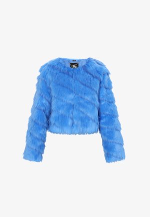 Giacca in pelliccia corta di un blu brillante. Caratterizzata da una texture morbida e soffice, maniche lunghe, scollo rotondo e un'etichetta sul colletto.