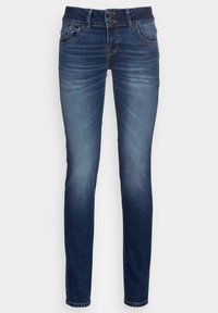 Jean en denim bleu foncé avec une coupe slim, un design à cinq poches, une fermeture à boutons, une couture contrastée et des accents légèrement délavés.