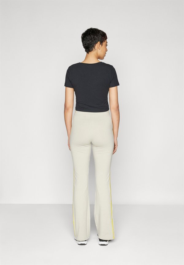 ESSENTIALS 3 STRIPES PRINT LEGGINGS - Leggings - alumina2