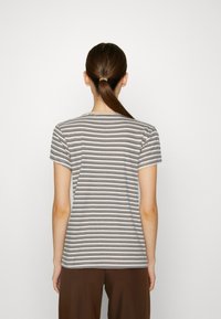 Short-sleeve T-shirt in light gray with dark gray stripes. Soft, breathable fabric with a crew neck and relaxed fit.