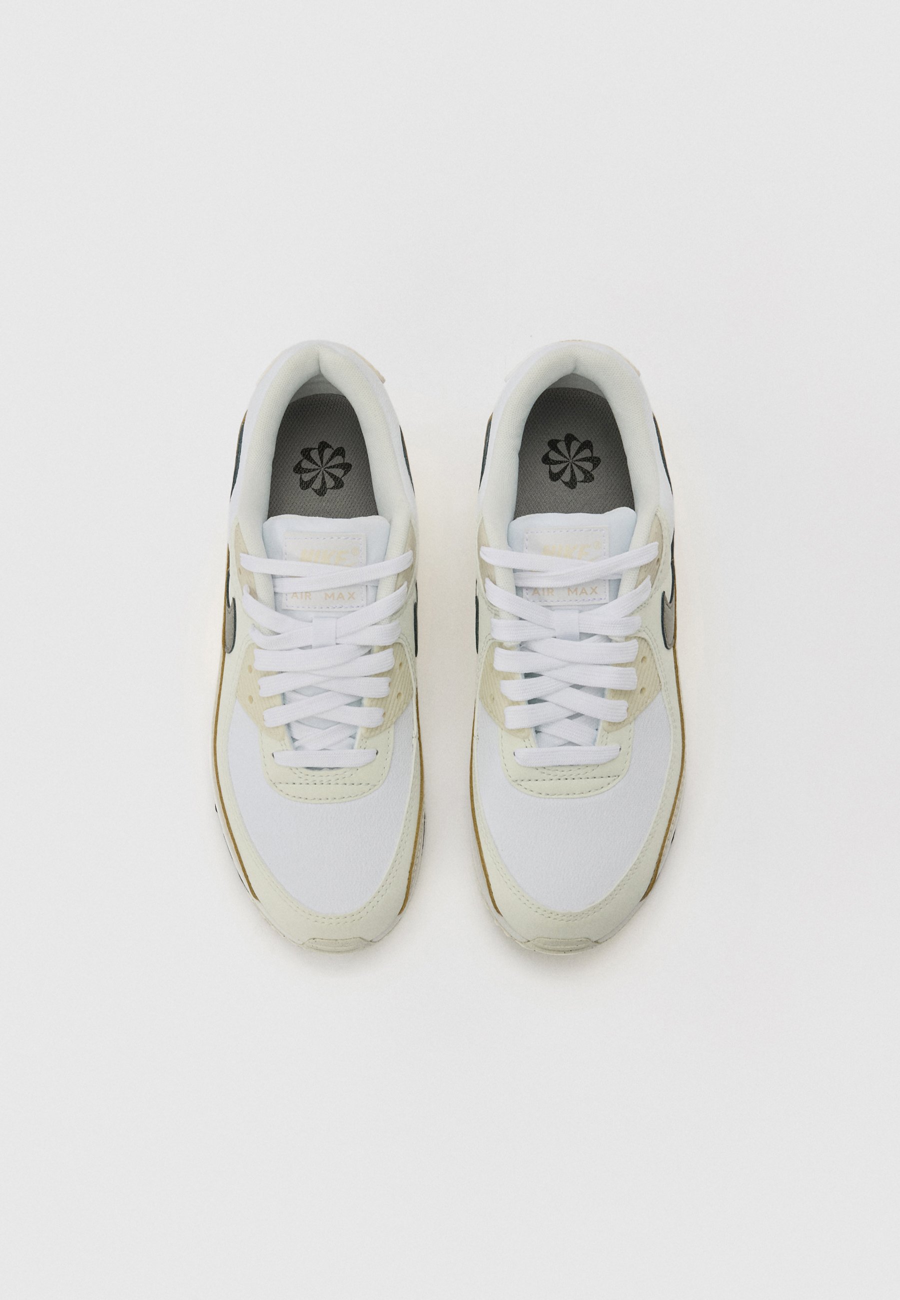 nike women's air max 90 trainers stores