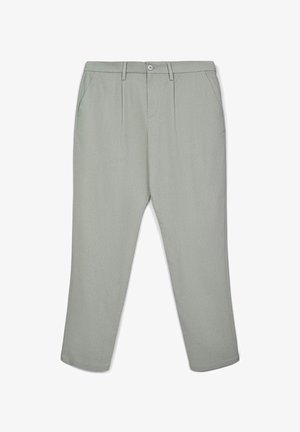 Helle graue, schmal geschnittene Hose mit Frontknopf, Gürtelschlaufen, Seitentaschen und schmal zulaufendem Bein auf weißem Hintergrund.