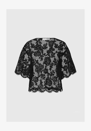 Sort blondel med korte ærmer, der har blomsterpræg og en bølget kant. Teksturstoffet har varierende hulstørrelser over det hele.