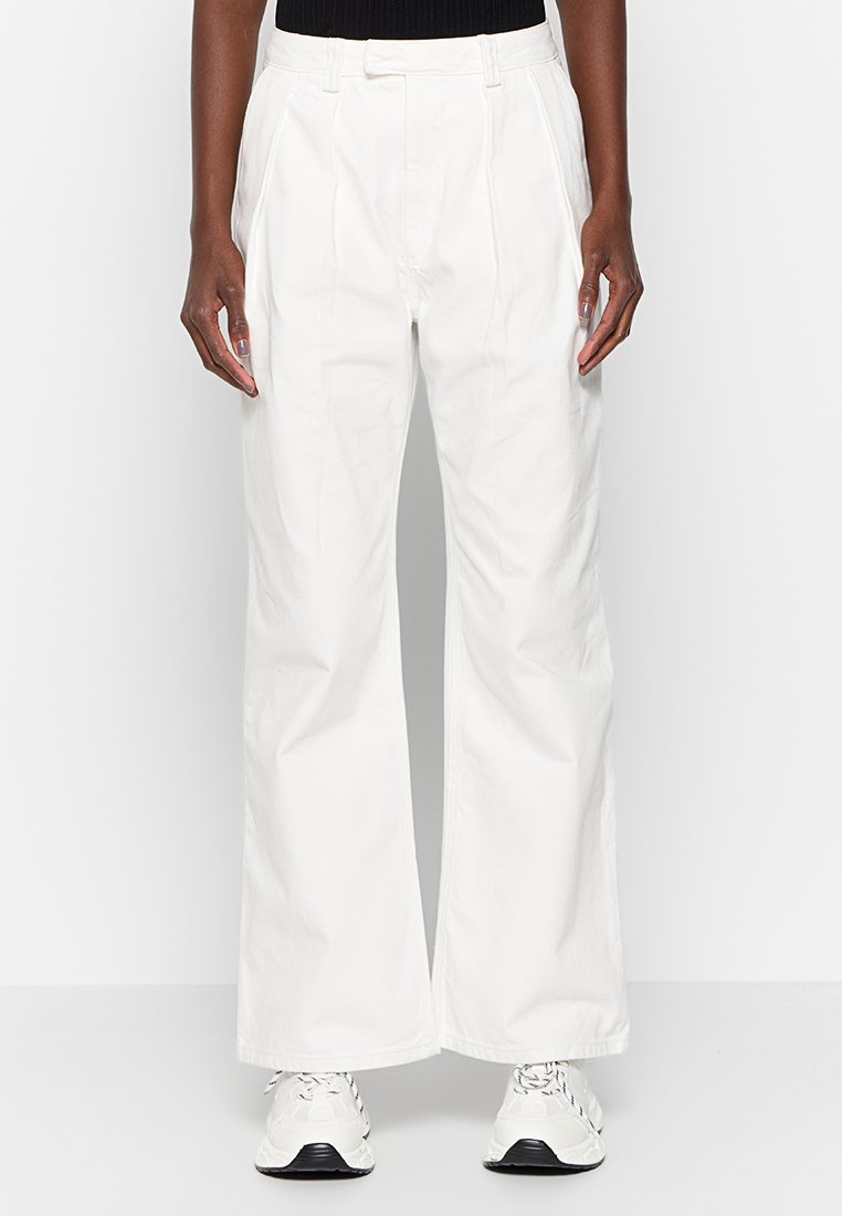 Axel Arigato Relaxed fit jeans wit Axel Arigato Relaxed fit jeans wit