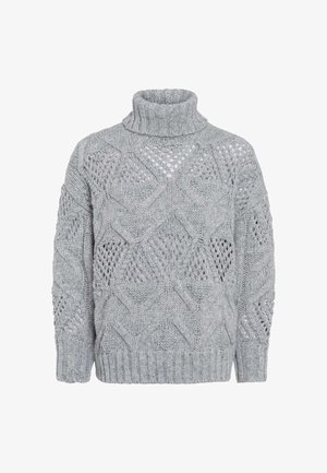 Hellgrauer Strickpullover mit hohem Rollkragen, der strukturierte Muster und Durchbrüche aufweist. Gerippte Bündchen und Saum.