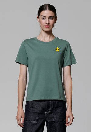 watapparel UNBESIEGBAR - Print T-shirt - green bay