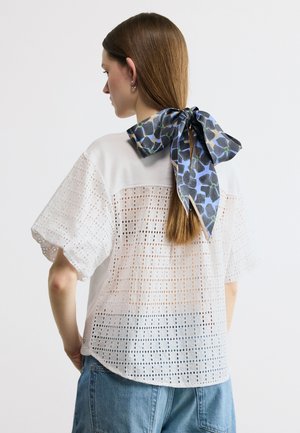 EYELET BACK PUFF SLEEVE  - Tričko s potlačou - white