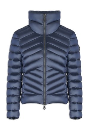 Navyblauwe gewatteerde jas met een hoge kraag, met een diagonaal chevronpatroon en een lange rits. Slanke, glanzende textuur.