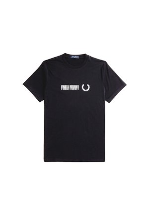 Camiseta de algodón negra con texto blanco y un logo de laurel en la parte frontal. Manga corta y cuello redondo. Textura suave en toda la prenda.