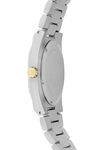 Orologio in acciaio inossidabile con cinturino argentato, cassa ottagonale e corona dorata. Finitura liscia con fondo inciso e marcatura di resistenza all'acqua.