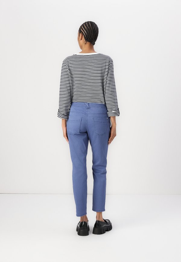 TAPERED - Slim fit jeans2