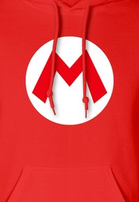 Czerwona bluza z kapturem z dużym białym kołem zawierającym wyraźne czerwone logo "M". Projekt zawiera pasujące czerwone sznurki i przednią kieszeń.