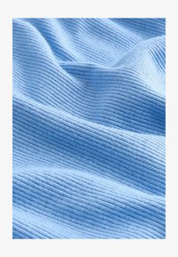 Ausgewählt, sky blue