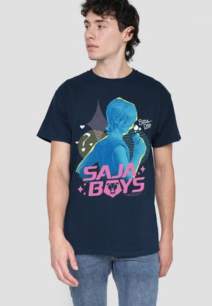 NETFLIX, KPOP DEMON HUNTERS SAJA BOYS SODA POP MYSTERY - Print T-shirt - dark blue
