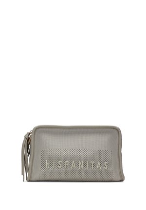 Pochette rectangulaire en mesh gris avec fermeture éclair et "HISPANITAS" embossé au centre devant.