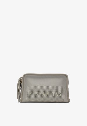 Pochette rectangulaire en mesh gris avec fermeture éclair et "HISPANITAS" embossé au centre devant.