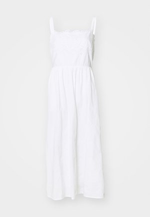 Bíl dress s nastavovacími ramínky, krajkovým detailem ve výstřihu a splývavou, nařasenou sukní.