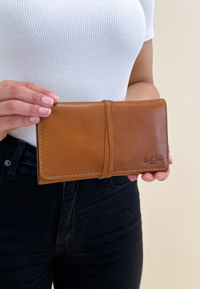 Gusti Leder CASPER - Etui - haselnuss