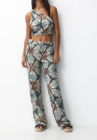 PULL&BEAR Trousers - green