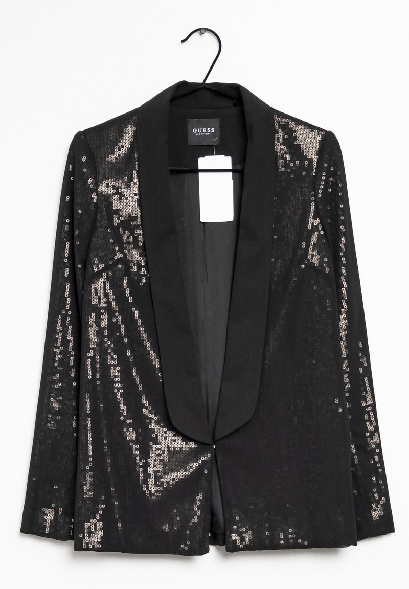 Schwarze Blazer mit Paillettenoberfläche und satinierter Reverskragen. Lange Ärmel, offenes Frontdesign und mit angehängtem Etikett, hängt an einem Haken.