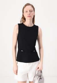 Top negru fără mâneci, cu o siluetă ajustată, având accente cu butoane argintii la talie și detalii decorative pe umăr.