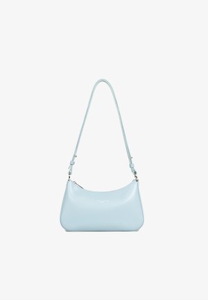 Borsa a spalla in pelle azzurra chiara con forma curvata, tracolla regolabile, chiusura con zip e dettaglio logo discreto sul fronte.