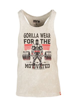 Beige mouwloze sportsinglet met een gespierde man die een halter optilt, rode strepen en de tekst "Gorilla Wear for the Motivated."